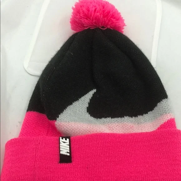 Nike Logo Youth Beanie Winter Hat With Pom Pom - Picture 1 of 4